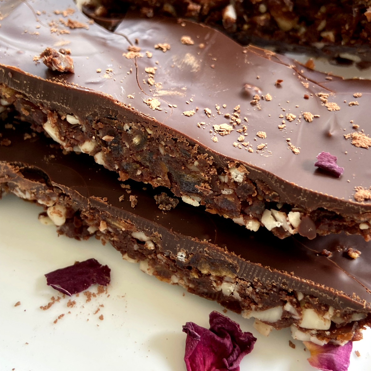 Chocolate Almond Date Bark – Easy Homemade Energy Bar